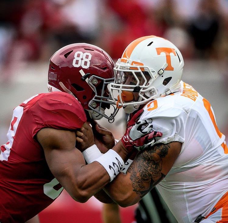 inthetrenches30's tweet photo. There's a reason @donaldppage + @Vol_Sports received the CFB photography of the year award. https://t.co/KHJniR2hQh https://t.co/Z4KkV4yy0w