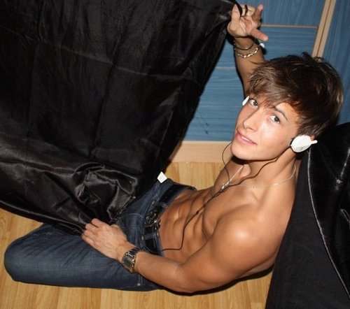 Little_Grayson's tweet image. Here you go! This is what my older brother @BootyFulAcrobat looks like in real life!