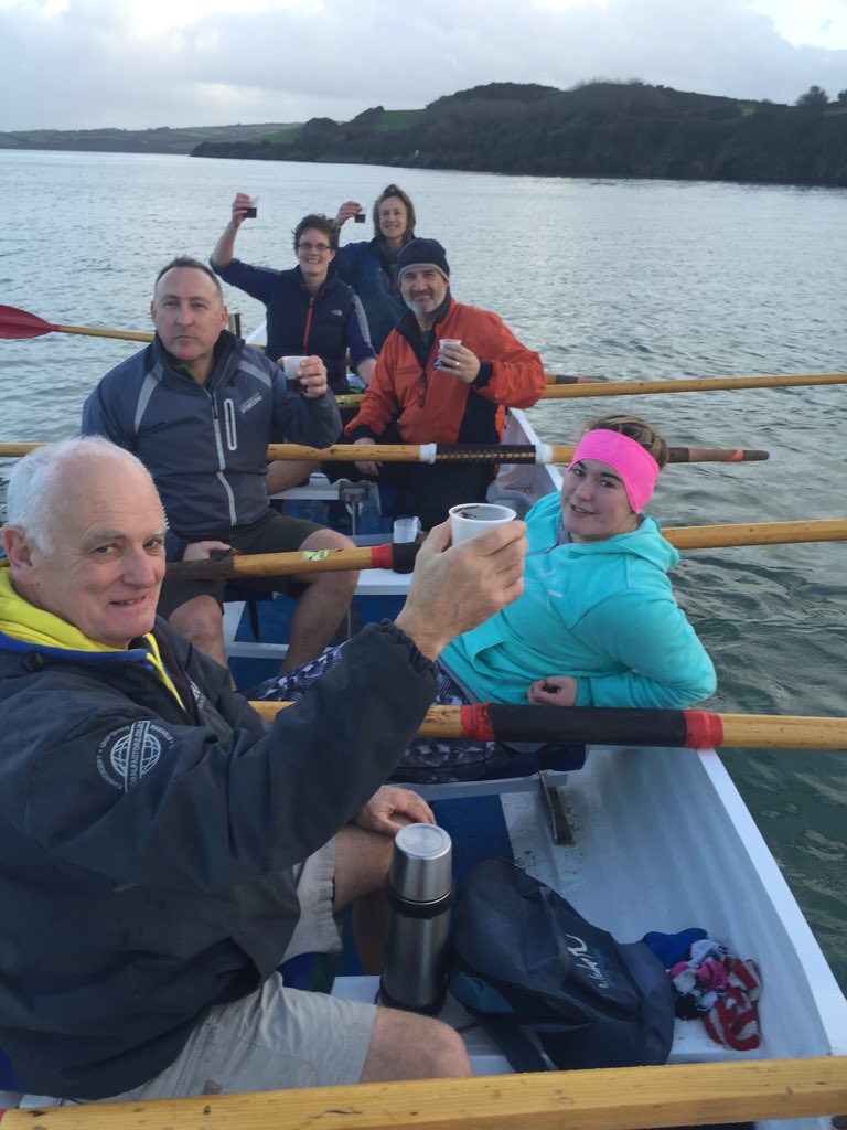 missyasmin95xx's tweet photo. Christmas Eve Eve row 😃 #mincepies #mulledwine @RowingRock @LevertonClare @Ali1840 https://t.co/AhYJdBcx2w