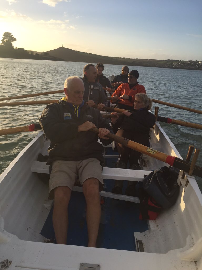 missyasmin95xx's tweet photo. Christmas Eve Eve row 😃 #mincepies #mulledwine @RowingRock @LevertonClare @Ali1840 https://t.co/AhYJdBcx2w