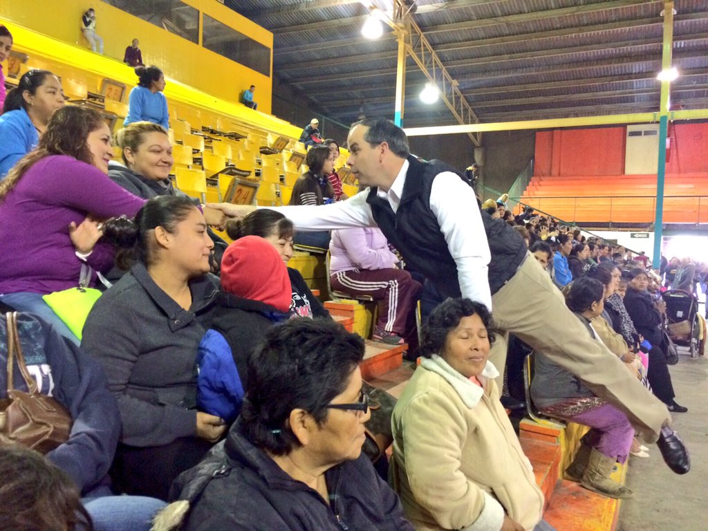 Saludando y conviviendo con las beneficiarias del programa <a href="/Prospera_MX/">Programa PROSPERA</a> del <a href="/MpioPNegras/">Mpio Piedras Negras</a> <a href="/rubenmoreiravdz/">Rubén Moreira</a>