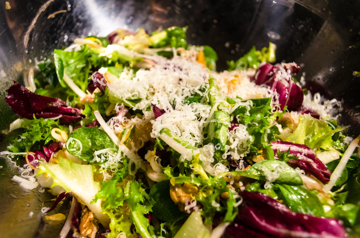 DirtyCooking's tweet photo. Keep it light before the inevitable overindulgence! Orange Nutty Salad #recipe here: https://t.co/n26Gg1BgqJ #foodie https://t.co/mztCwjoEZg