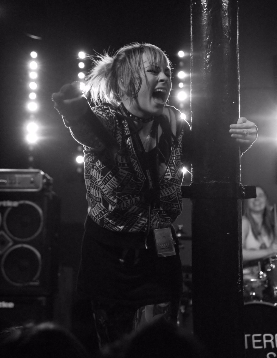 AlteredSky's tweet image. Help us win guys!!! Vote here: mosh.hitthefloor.com/features/mosh-… ❤❤❤