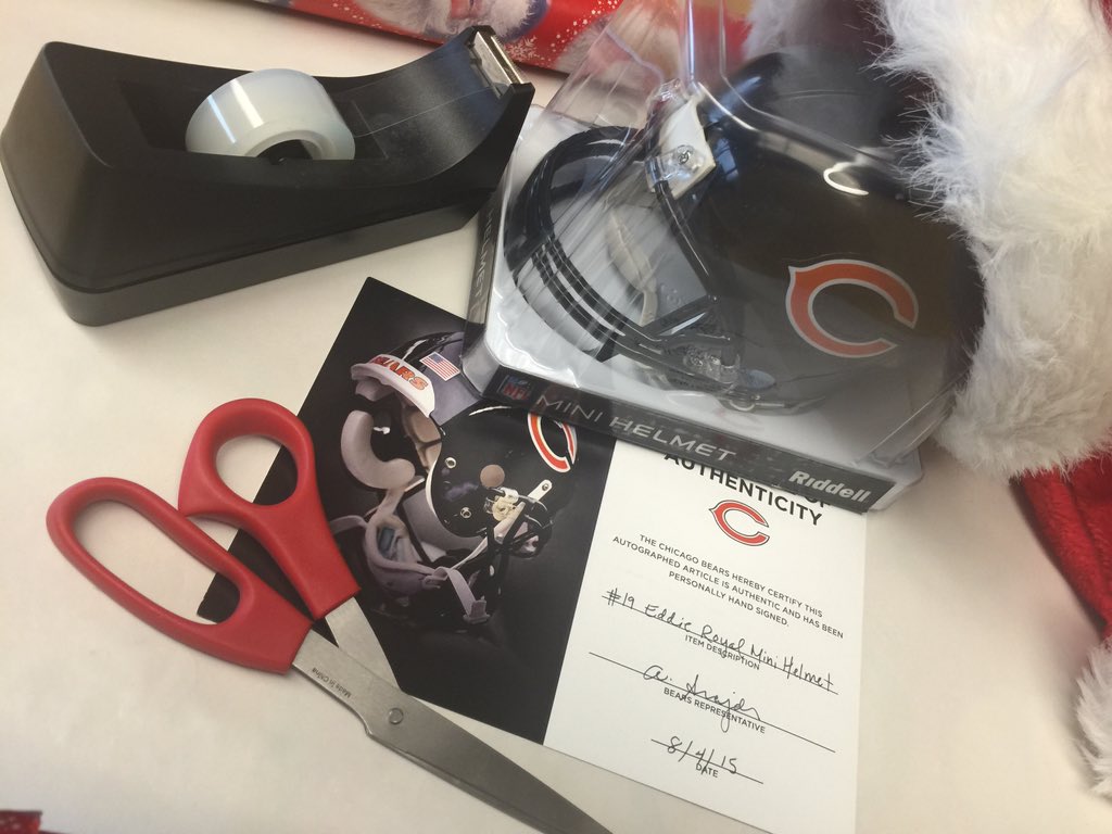 EASPORTS_MUT's tweet image. Retweet and Like for a chance at this signed mini-helmet for the Holidays! #UltimateFreeze @EASPORTS_MUT