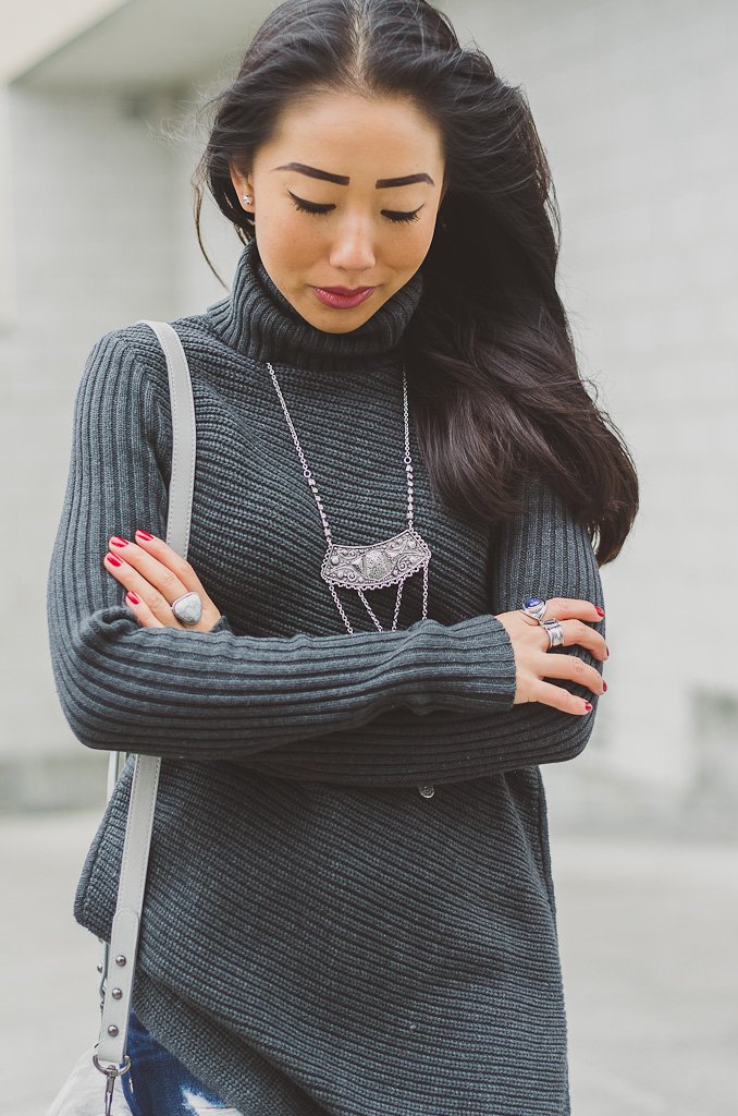 ourMode's tweet photo. So happy to be home for the holidays! Feeling all cozy thanks to @ExpressLife #GiveStyle https://t.co/kuyGv77jhX https://t.co/P3nKdR72Y2
