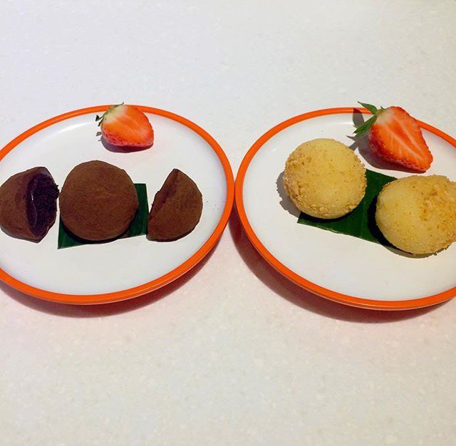 YOSushi's tweet photo. Chocolate or Strawberry Cheesecake? Which is YO! FAV? #MOCHI #YOFav https://t.co/AkfIdsIFCk