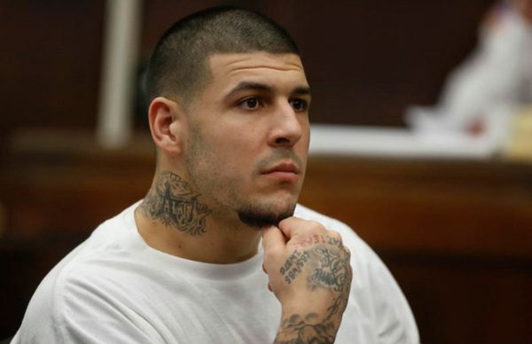 OurTwoBits's tweet image. WHAT?!?!

Aaron Hernandez has given up.

He has a new neck tattoo pledging his life to the Bloods gang.