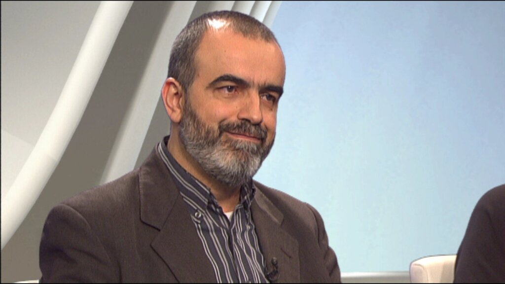 Resum 2015. Ens acompanyarà <a href="/IgnasiMiranda/">Ignasi Miranda Giménez-Rico</a>, periodista <a href="/radioestel/">Ràdio Estel</a> i @CopeCatalunya. Diumenge al matí a <a href="/tv3cat/">TV3 és ara @Som3Cat</a>