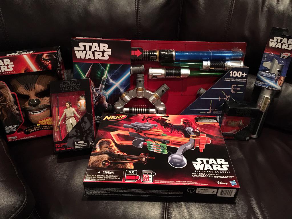 JediDefender's tweet photo. Just wanted to once again thank @Hasbro #starwars team, @justinaclin & @brandonRohwer for #ChooseLightSide fun! https://t.co/9JS2wlhftd