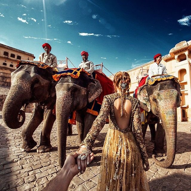 BeautifuI_India's tweet photo. Photographer, Murad Osmann and his girlfriend's "Follow Me To" photo series in India https://t.co/LM4pTjlsr2