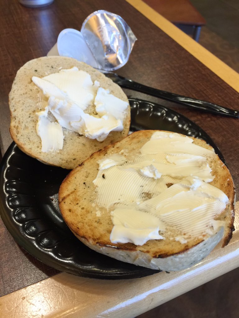 chrissolari's tweet photo. @CVBagel @cmacdetnews @joerexrode You win, bagel. You always do. #BalancedLunch https://t.co/3b4iduiFh8