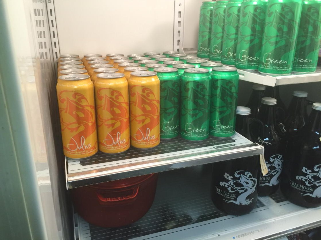MadeleineScinto's tweet photo. Thank you for the Christmas cheers 🍻@treehousebrewco ! Ho Ho Ho! https://t.co/6pLZjSiDUH