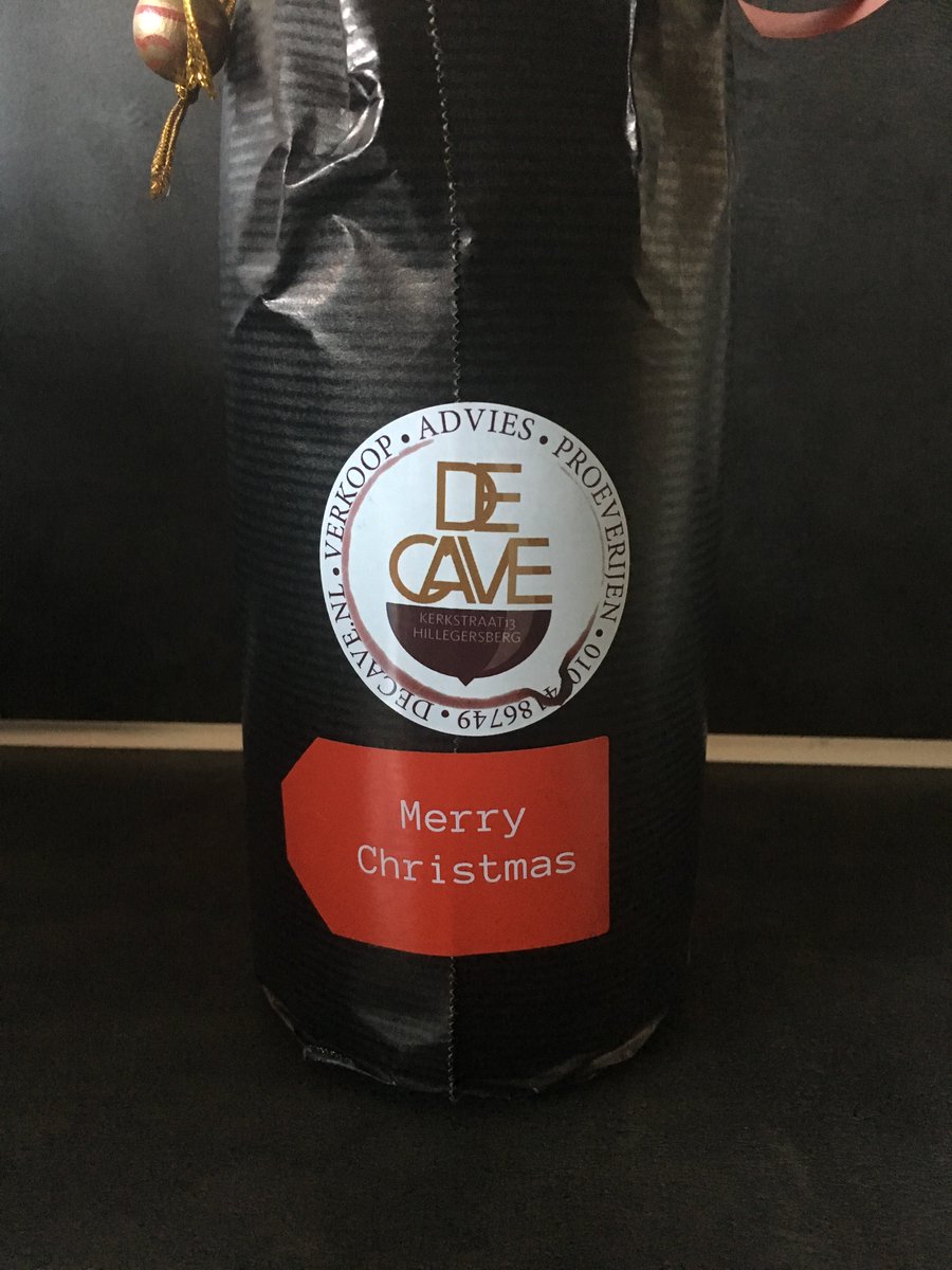 dvangroningen's tweet image. Seauu, kerstgeschenken  vandaag afgeleverd, verrassing van @UWwijnman terug gekregen. Blij met zulke loyale klanten.