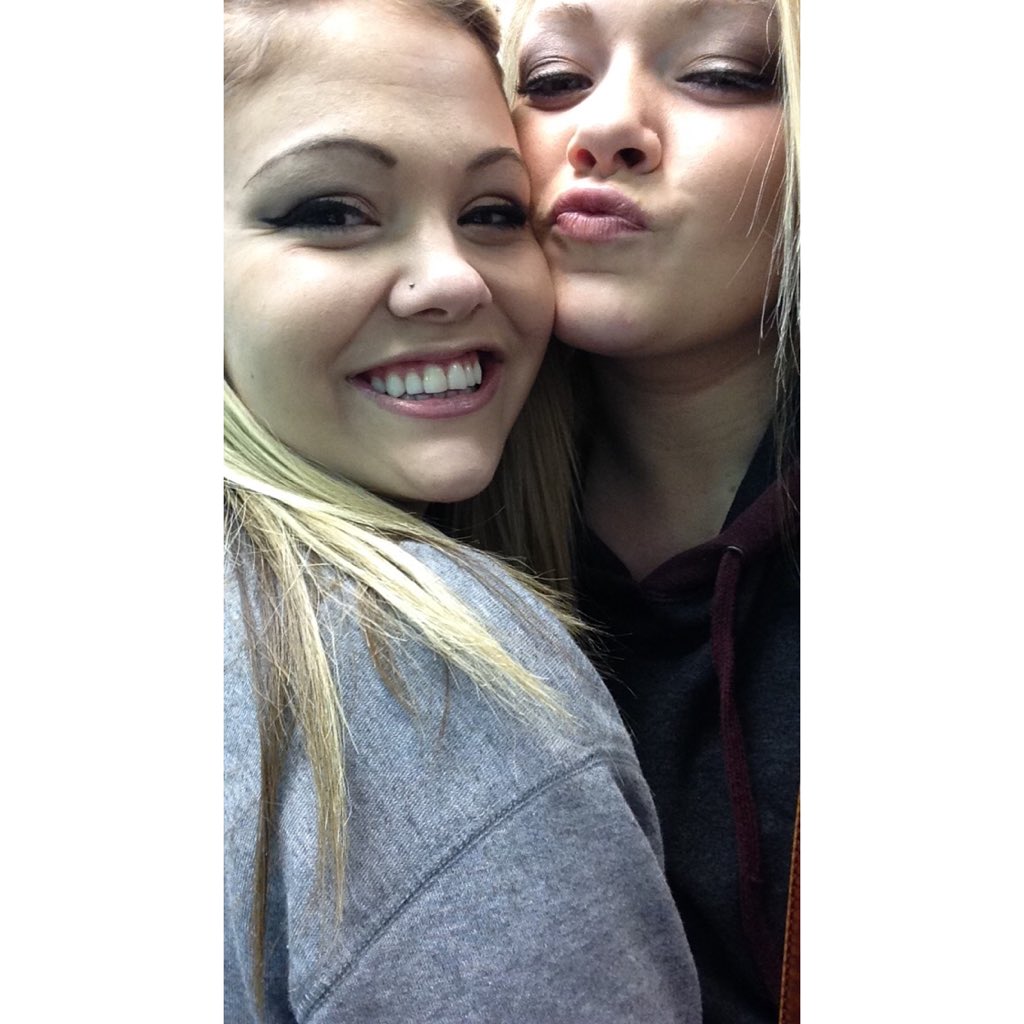 bridgett_lynn16's tweet photo. Go best friend, that's my best friend 🙃 https://t.co/dVkaWQUiGR