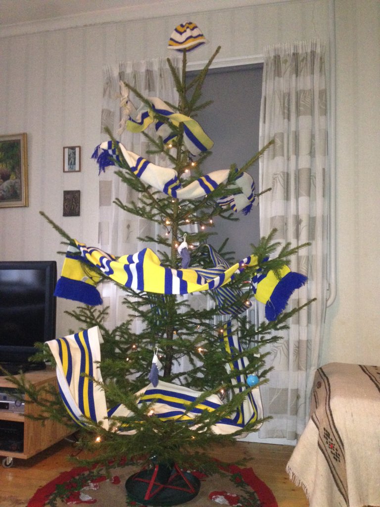 Job done. I fear this may be the last time I am left to my own devices to decorate the tree <a href="/WACCOE/">💛Thursday 17th October 2019💙</a> #lufc