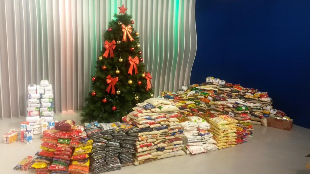 japassofundo's tweet photo. Hoje foi dia de entregar alimentos doados para 3 entidades carentes de Passo Fundo! A campanha continua até 06/01 :D https://t.co/scJ9PgZ5Va