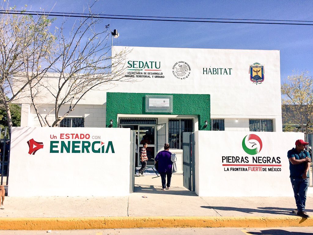 Gracias al incondicional apoyo de <a href="/rubenmoreiravdz/">Rubén Moreira</a> y de <a href="/EPN/">Enrique Peña Nieto</a> se realizan estas obras #CentroComunitario #EjidoPN