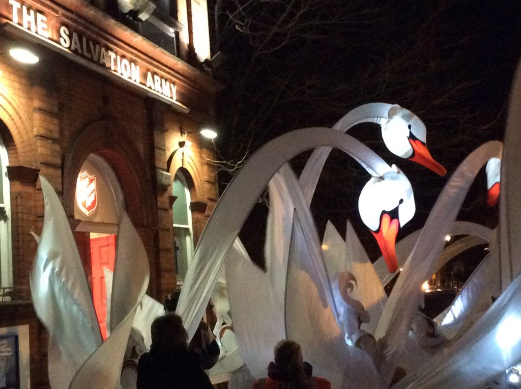 A flock of swans has just left our hall. They must be migrating south for the lantern festival.