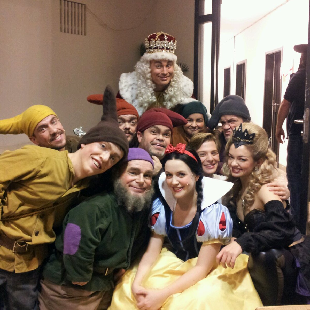 Frohe Weihnachten aus dem Märchenland! 
#Schneewittchen #siebenZwerge #böseKönigin #König #PrinzPeter #stagemakeup