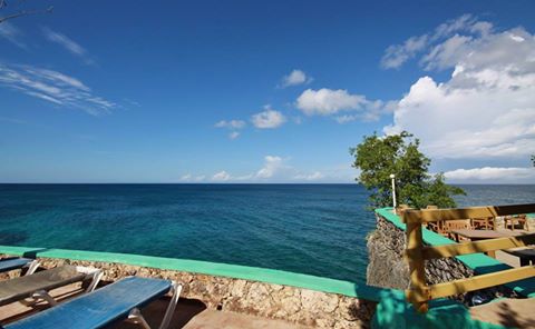 Xtabi_Negril's tweet photo. Check out the amazing view while you tan! #cliffside #view #that876life #caribbeansea #negril #jamaica #xtabi #tan https://t.co/KTbS9fEARw