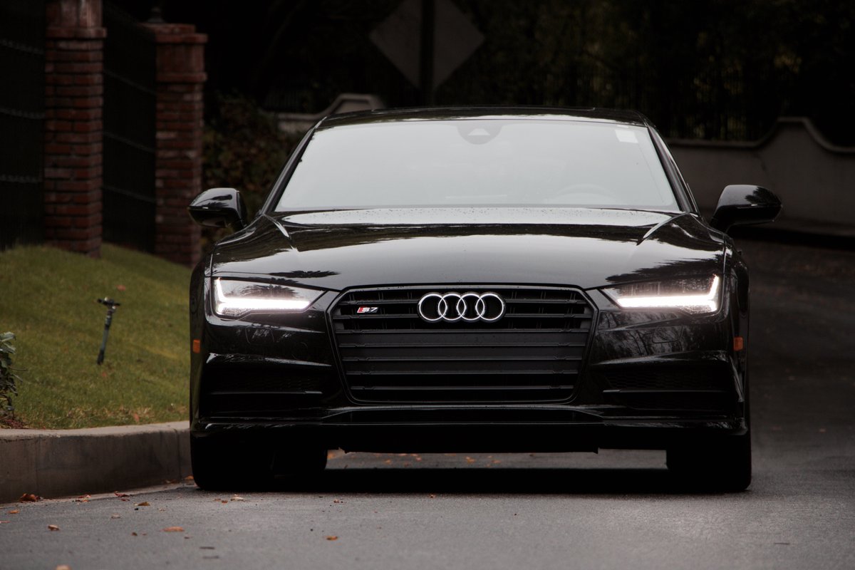 KeyesAudi's tweet image. Staredown. #AudiS7