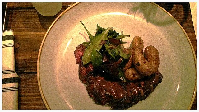 WhiteOakChicago's tweet photo. Hanger Steak with burgundy butter and fingerling potatoes. #newmenu #scratchkitchen #eatlocal #lincolnpark https://t.co/IhEg2HM7uM
