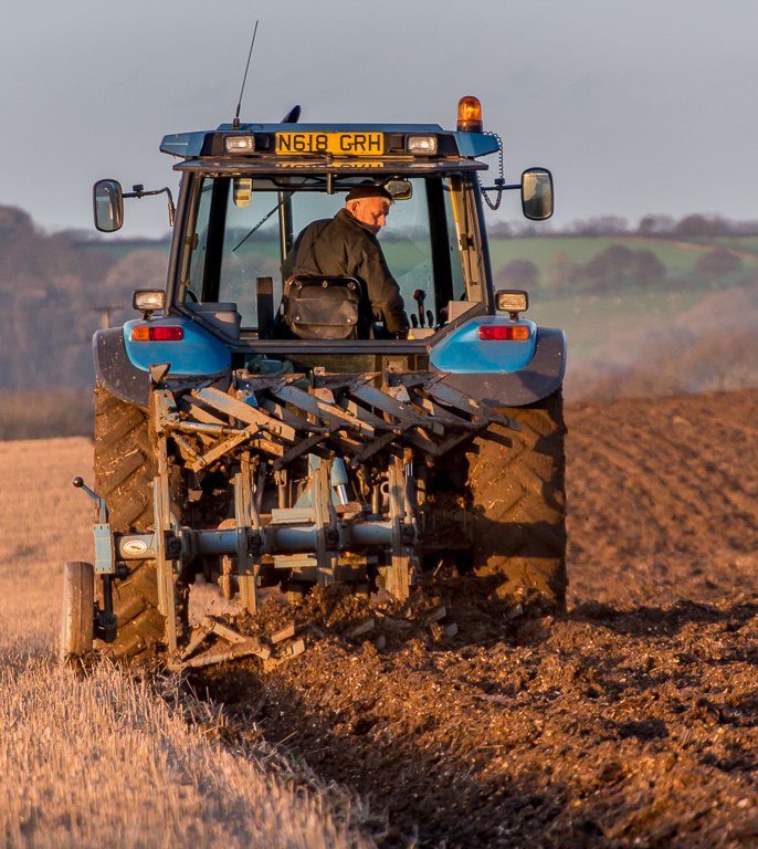 oneimageaday's tweet photo. Ploughing through December: https://t.co/H06pMZP7Dl #wolds #farm https://t.co/5UkU7U8tNZ
