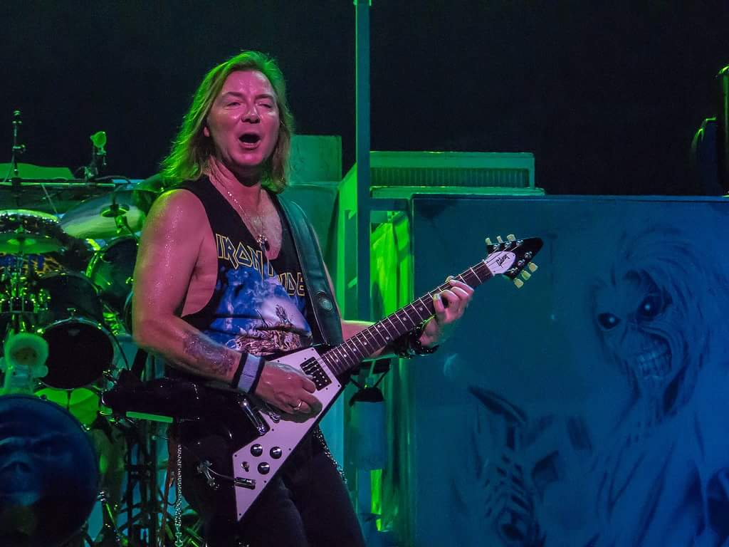 Happy Birthday Dave!

Hoy cumple años el legendario guitarrista de Iron Maiden: Dave Murray 