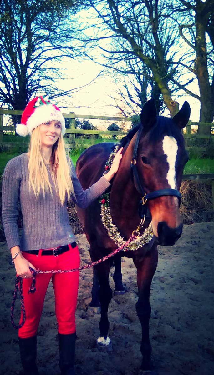 SWShowjumping's tweet image. Merry Christmas from me and Georgie to all my amazing followers. Can't wait to share 2016 with you all #lovemyhorse