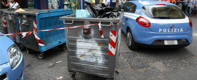 Il cassonetto di Civitanove Marche dove è stato ritrovato il neonato senza vita a poche ore dalla Vigilia di Natale