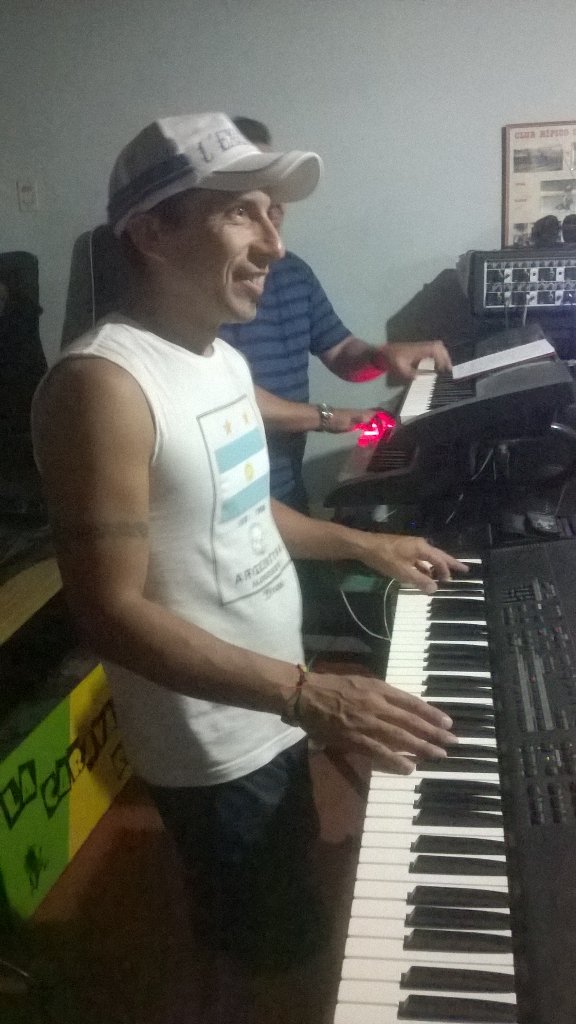 Caravanabolivar's tweet photo. #Ahora Ensayando para vos! #LaCaravana #Reggae https://t.co/c9AmFPlPNy