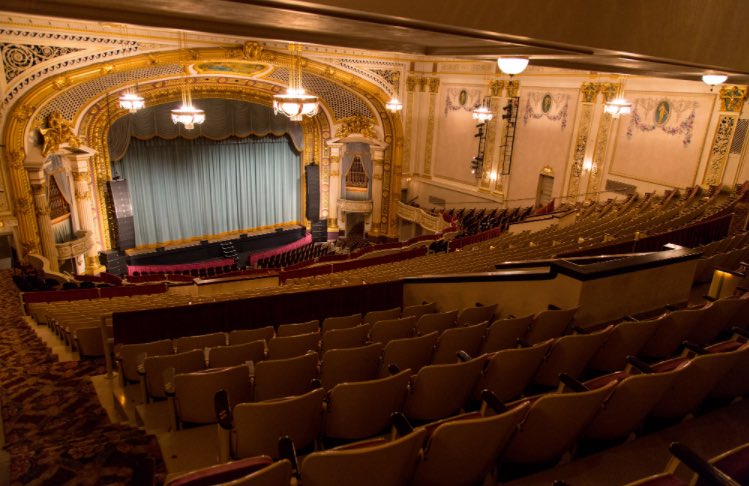 DaR5Jive's tweet photo. r5 venue transformation : minnesota https://t.co/ozvwOglCxf