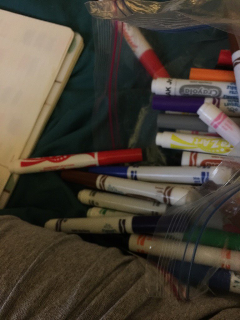 ohhellomyloves's tweet image. Going through markers.