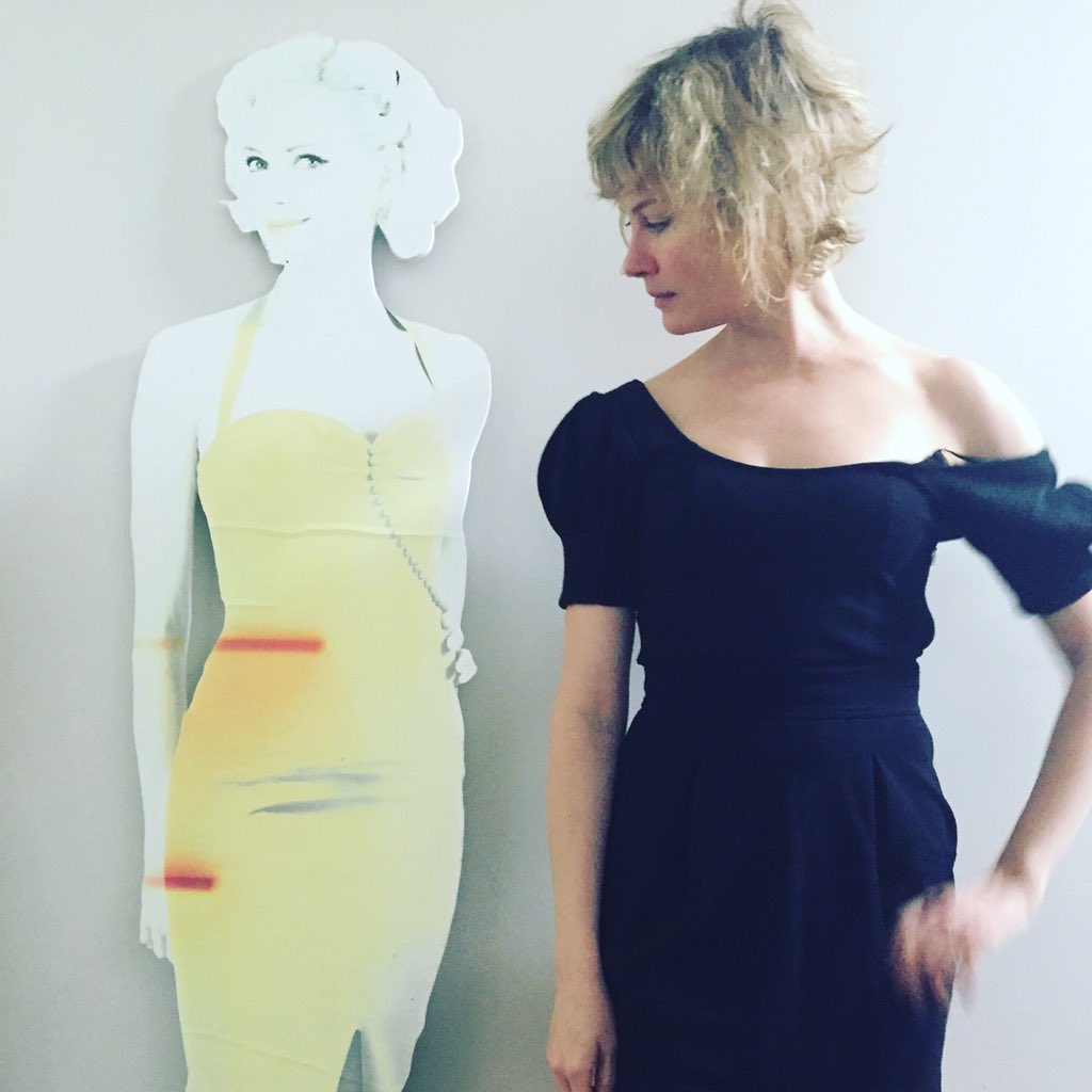 mickeysolis's tweet image. Two Suses #busstop