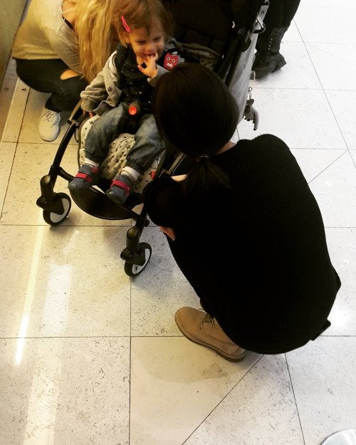LET5TAR's tweet photo. 151203 STYLIST LEE JUHYUN UPDATE W/ YEZI

애기만 보이면 자동으로😍😍😍😍 https://t.co/dskM7fRQJA