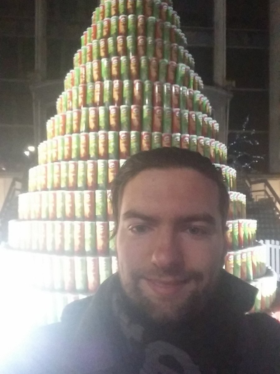 kongallios's tweet photo. #MerryPringlesTree https://t.co/oot42BI6RH