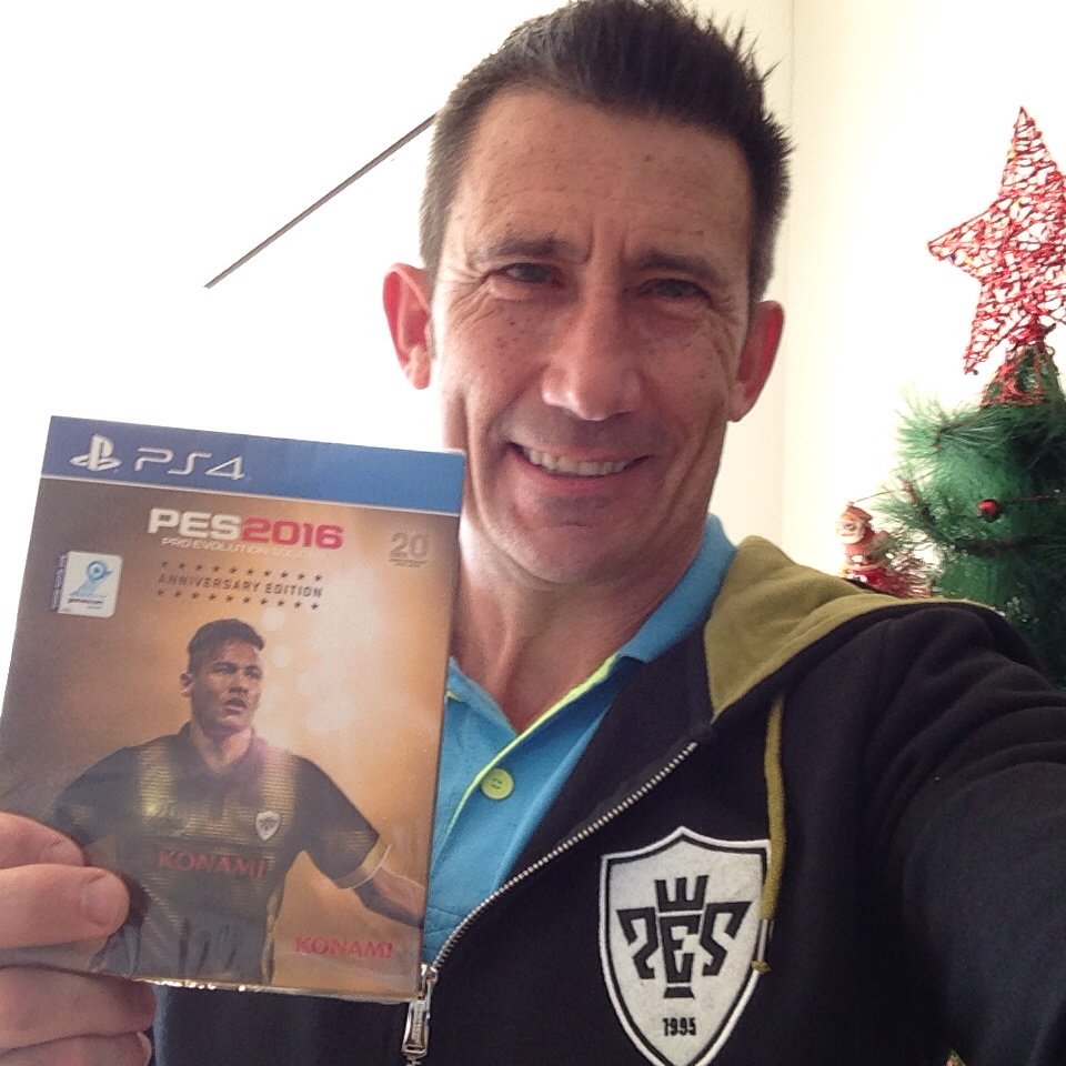 Te recuerdo @maldiniplus que yo también soy voz de #PES2016 y si tu regalas un juego, yo juego+sudadera entre los RT