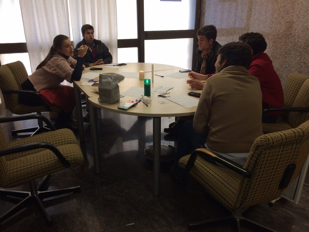 ACGCordoba's tweet photo. ¿Qué estarán tramando los monitores del #CampamentodenavidadACG15  ? Compruébalo tú mismo! https://t.co/EcJrwOOUQz https://t.co/7ofo42k5ot