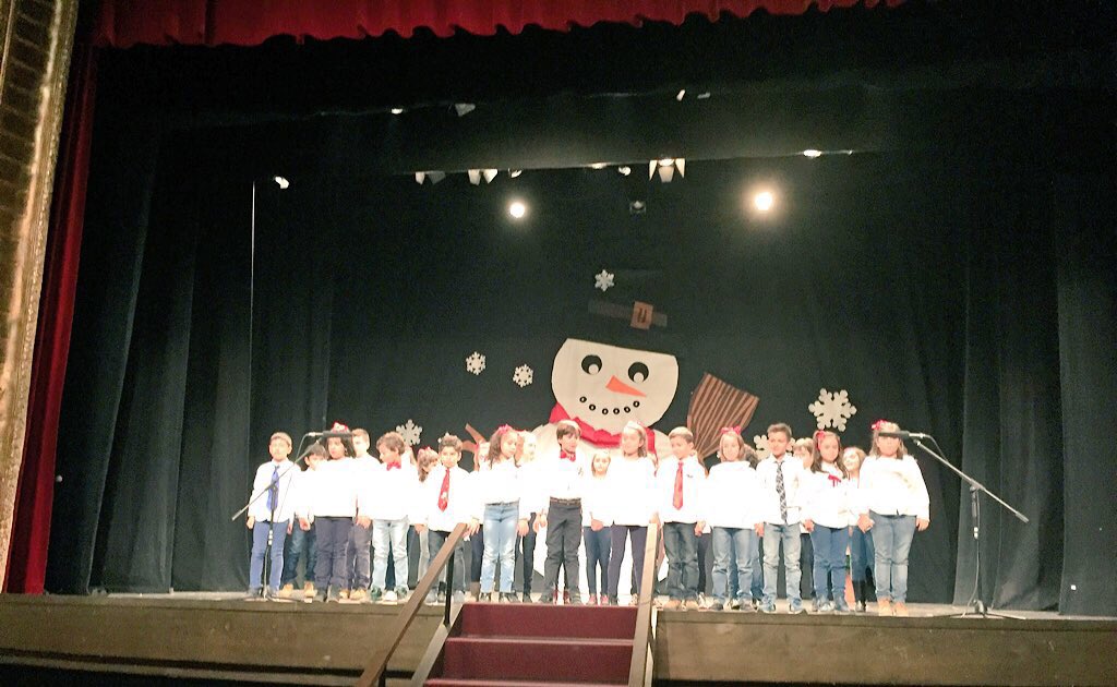BuenosAiresMusi's tweet photo. Year 3 class sang #OdeToJoy #melody of #Beethoven's #9symphony at #ChristmasFestival #TeatroReinaSofia #Benavente https://t.co/hGjqECWOHs
