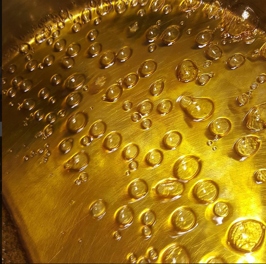 HealinAlchemist's tweet photo. Pouring gold
#teamalchemist #thehealingalchemist #dabs #globs #cannabiscommunity #purityclear #vapenclear https://t.co/Z9Pb6cagVM