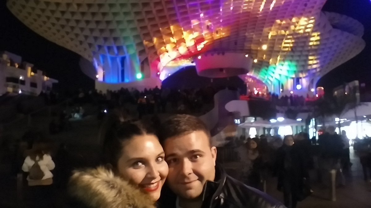 lorenaas90's tweet photo. Otra navidad mas a tu lado @RAELO1987 🍸🍸 chinchin por nosotros, por nuestro amor y que dure para siempre...TQ💖💏🎄🎅 https://t.co/fMWr1Qs0qG