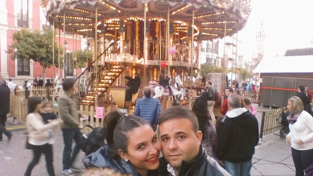 lorenaas90's tweet photo. Otra navidad mas a tu lado @RAELO1987 🍸🍸 chinchin por nosotros, por nuestro amor y que dure para siempre...TQ💖💏🎄🎅 https://t.co/fMWr1Qs0qG