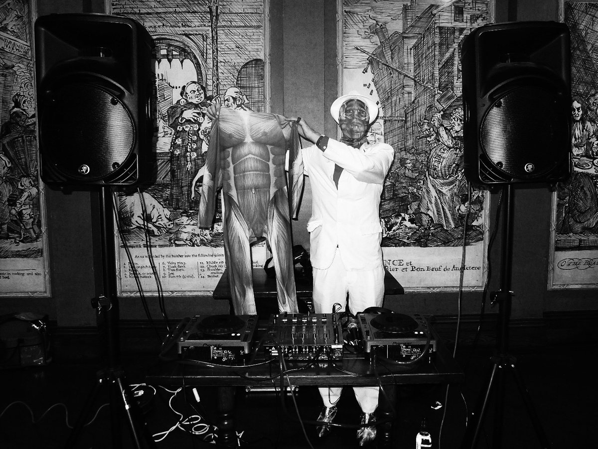 DJLordAnthony's tweet photo. OML! Music was totally 'off the hook' with only the finest cuts! 051215 @ButchersHookEC1 #SmithfieldsMarket https://t.co/qyMNvn16Kg