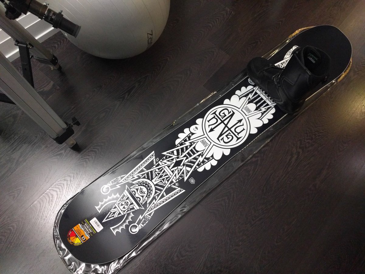 contenthunter's tweet image. Christmas gift is ready. Thanks a mil @SanctionSkate #ShopShopify Where is Christmas weather, Santa?