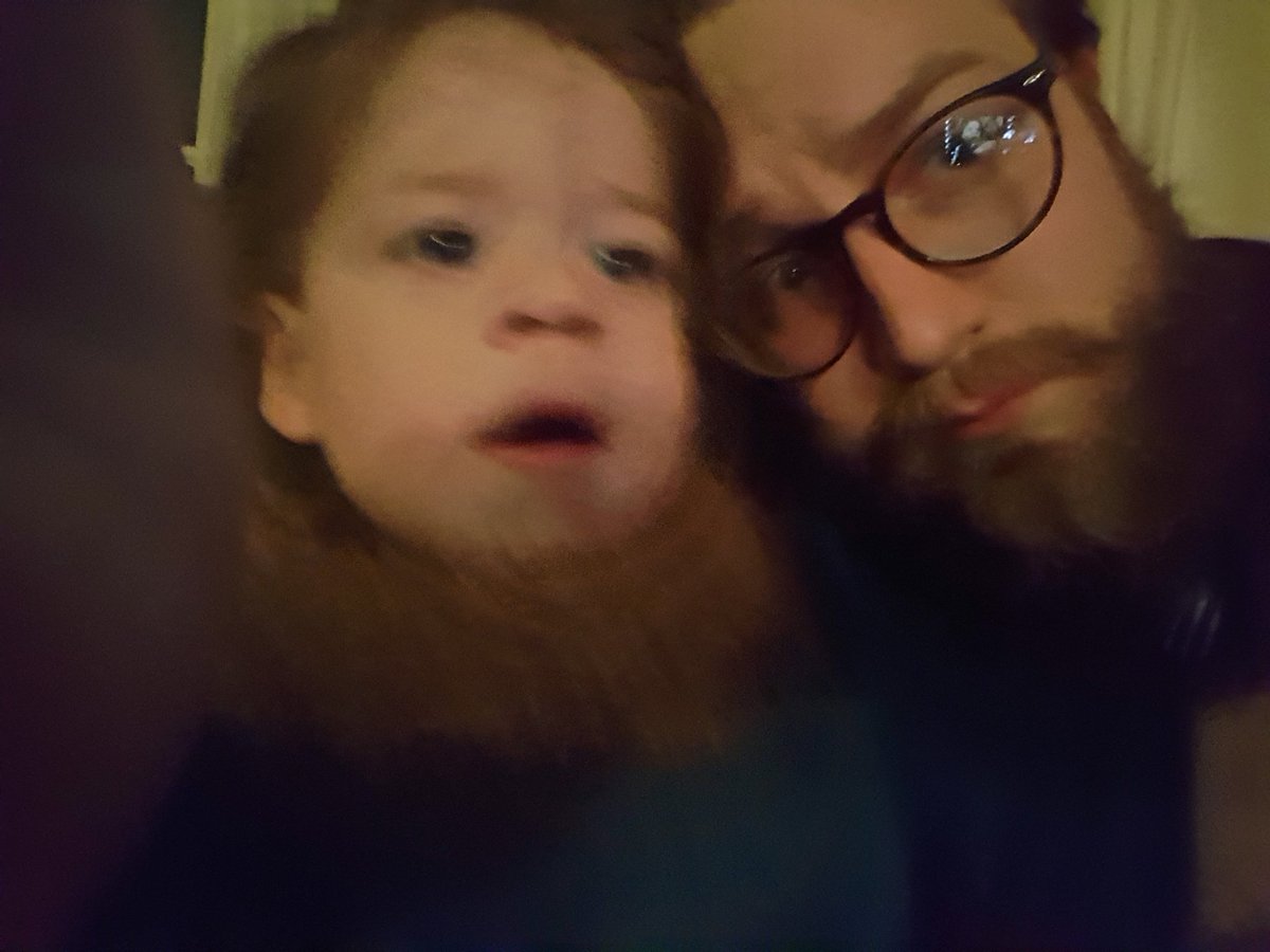 blakeericadams's tweet photo. When your neice wants to look at your phone and winds up snapping a selfie. 😂😂😂 #technologynative https://t.co/U6ruDoDwBr