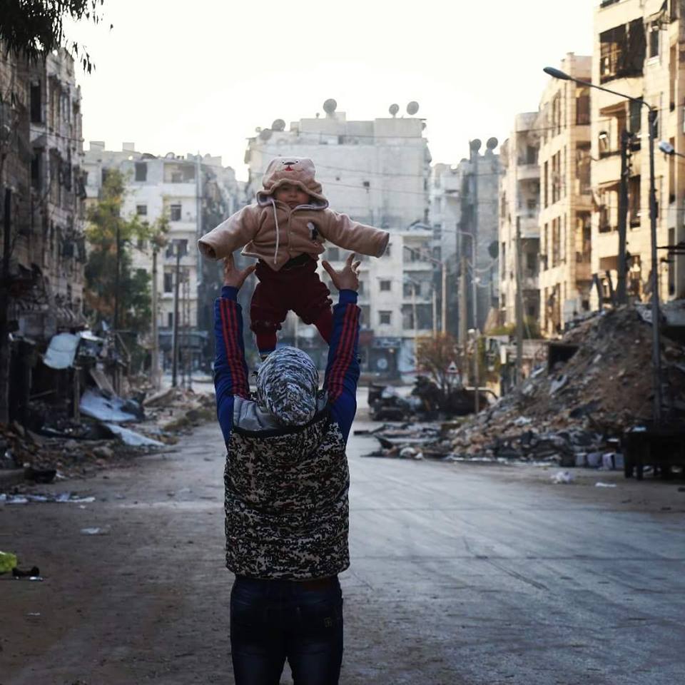 IranArabSpring's tweet photo. مازال في الحياة حياة، ومازال في القلب أمل.
هنا #حلب  - #سوريا 
عدسة/ياسر صباغ.
@RevolutionSyria https://t.co/zT2oyIQtSO