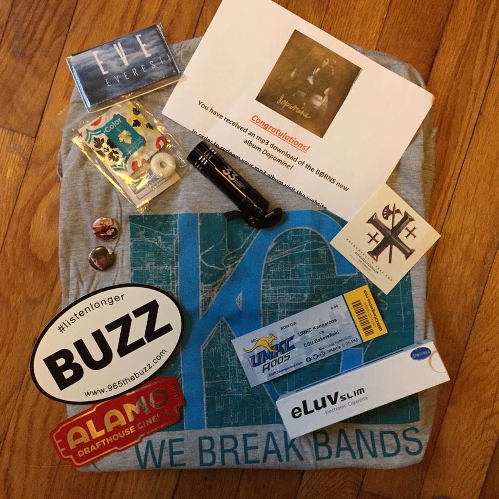 onemorecupkc's tweet photo. Arrived home to my @965TheBuzz #buzzbox It's awesome!! Thanks, Buzz!! #buzzboxes #listenlonger https://t.co/Pi7H6Jdvq3
