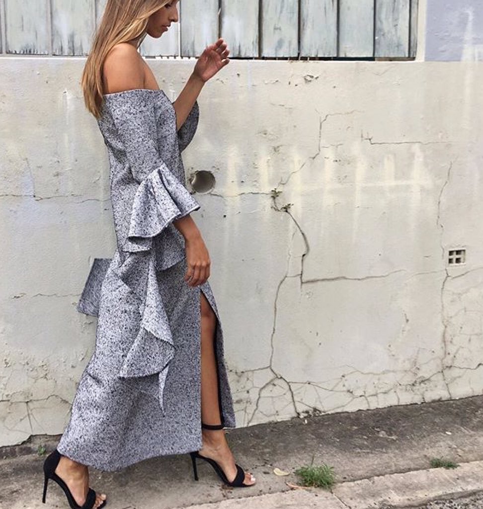 berrakylmz's tweet photo. 💃🏿💓 #StreetStyle #details #dress #skirt #fashion #fashioneditor #fashionblogger #fashinweek #fw #loveit https://t.co/x7QFbFYRt8