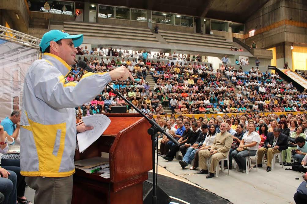 unidadvenezuela's tweet photo. .@hcapriles: "El país no está en condiciones de una confrontación política" https://t.co/ryKWxywHxn… https://t.co/GSzo2Mg7q1