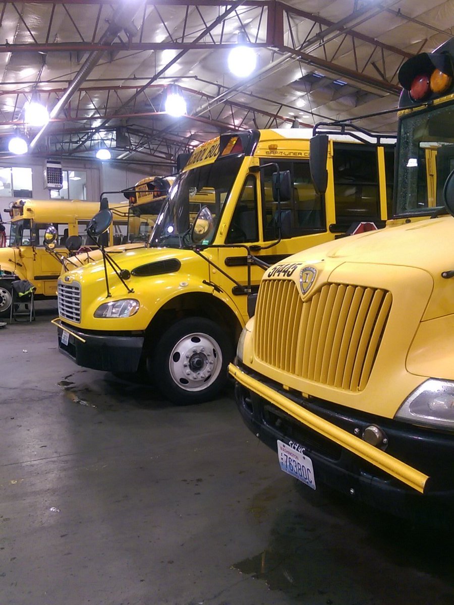 Marinerswaggon's tweet photo. How we prep for the next week. #schoolbus #dieselmechanic #internationaldiesel #6pointoh #vt365 https://t.co/52g0Ww5aKm